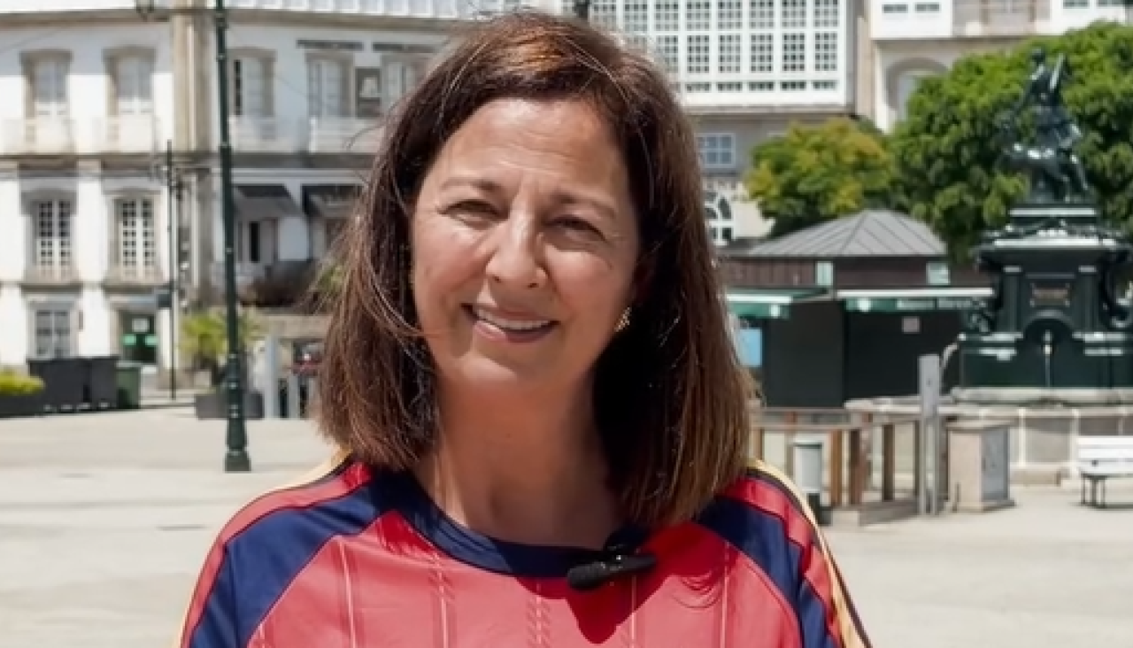 La alcaldesa de Betanzos, con la camiseta de España