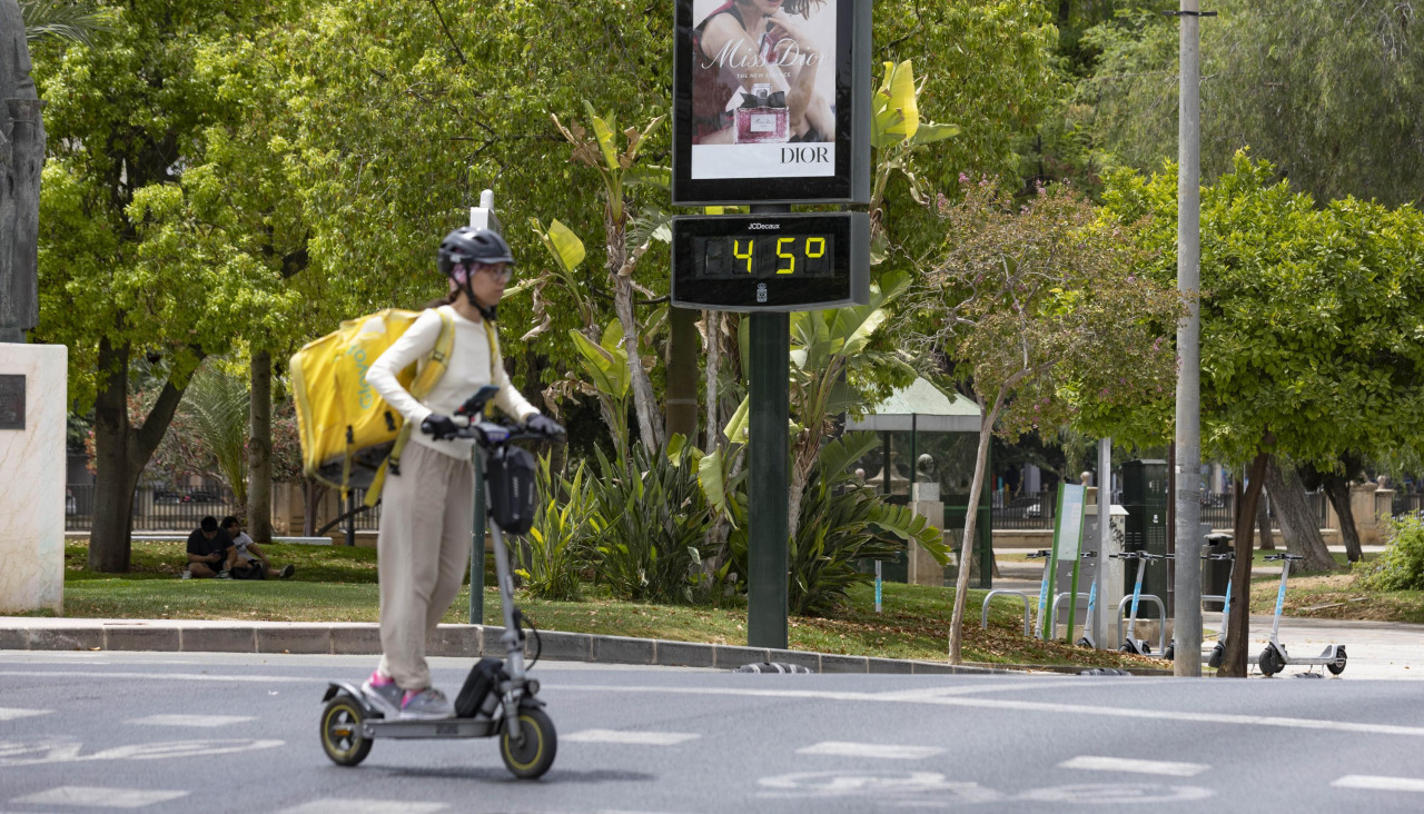 Un termómetro marca 45 grados en Murcia