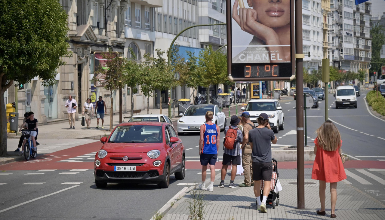 Un termómetro marca 31 grados, este martes, en Linares Rivas