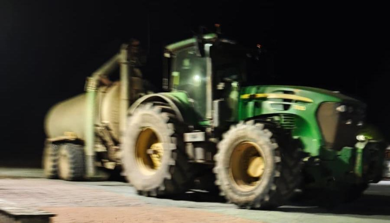 Vehículos utilizados para transportar agua de Oza Cesuras