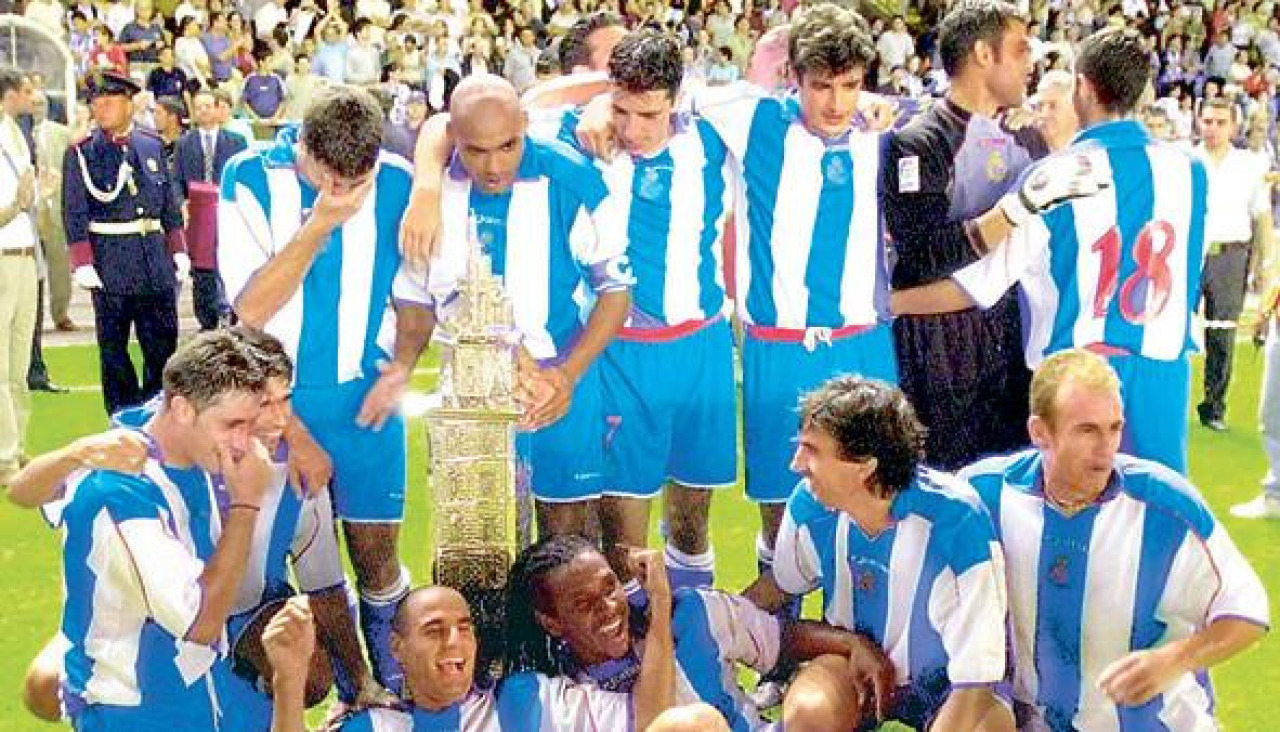 El Deportivo posa con el trofeo Teresa Herrera