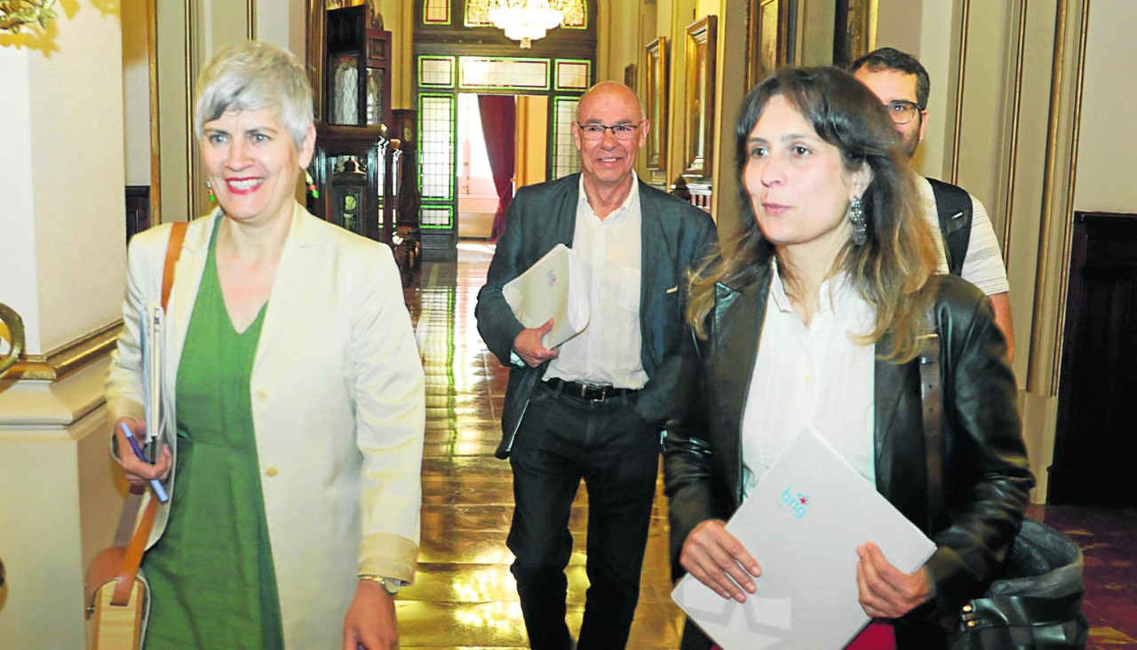 El grupo municipal del PP, entrando en un pleno