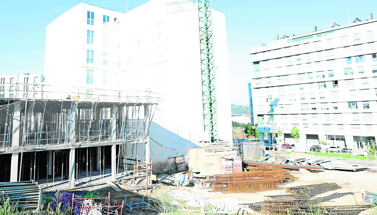 Edificio en construcción en Xuxán