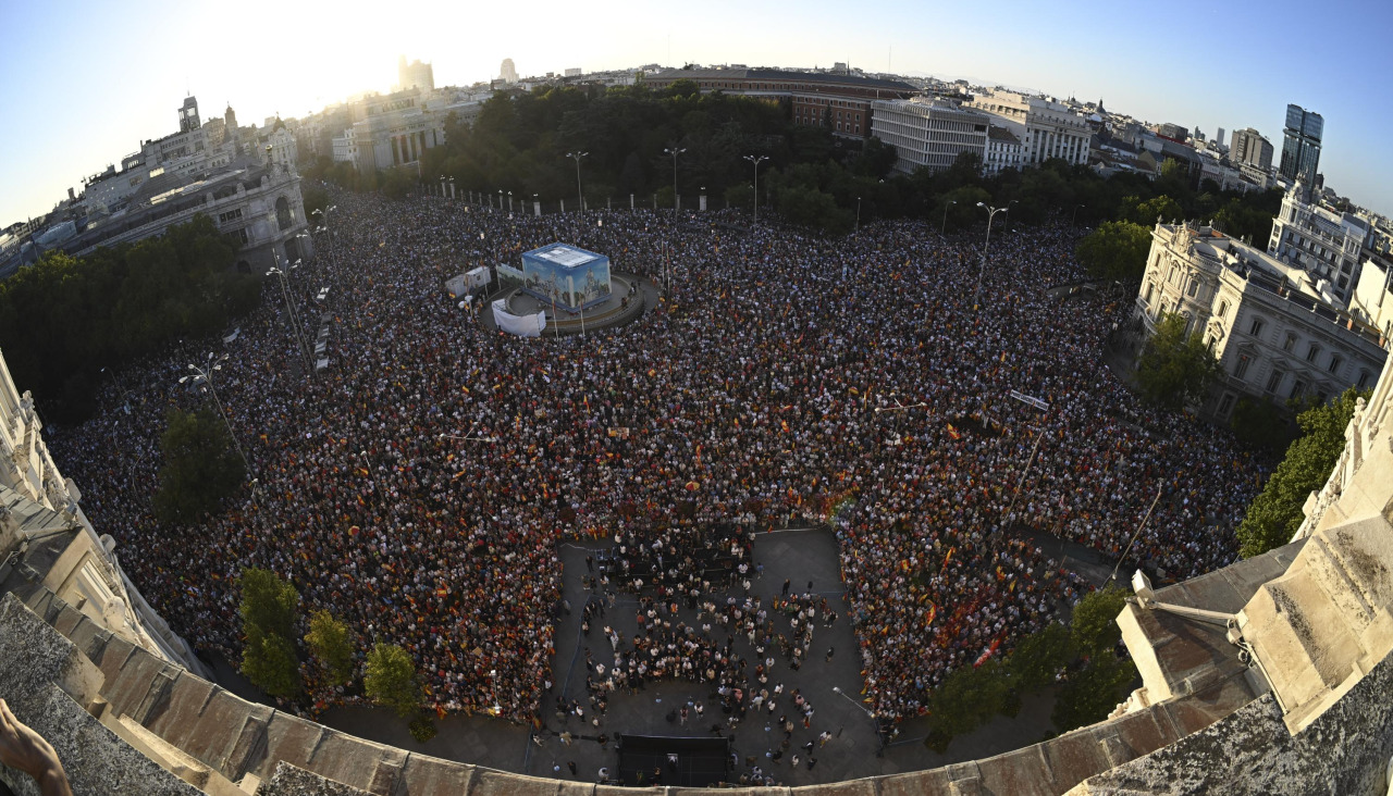 Vista general de la plaza de Cibeles en Madrid durante la concentración de este lunes de apoyo a Ceuta