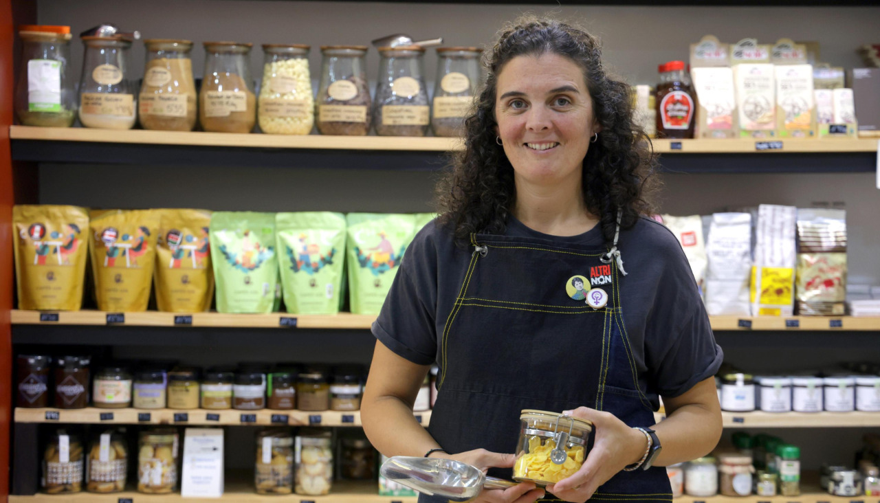 Ana Recarey, na súa tenda da peatonal de Arteixo