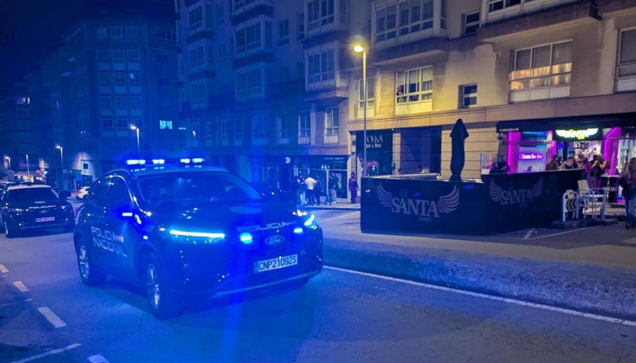 La Policía Nacional se apersonó en el lugar de la trifulca, la madrugada de este sábado
