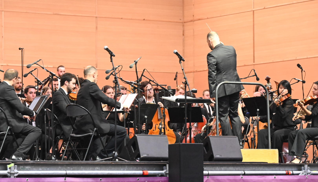 Orquesta GAOS hizo disfrutar a la plaza de María Pita en el ecuador de la Semana Clásica (1) @Pedro Puig