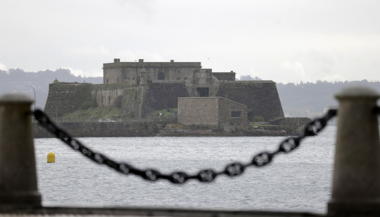 El Castillo de San Antu00f3n, en el puerto de A Coruu00f1a