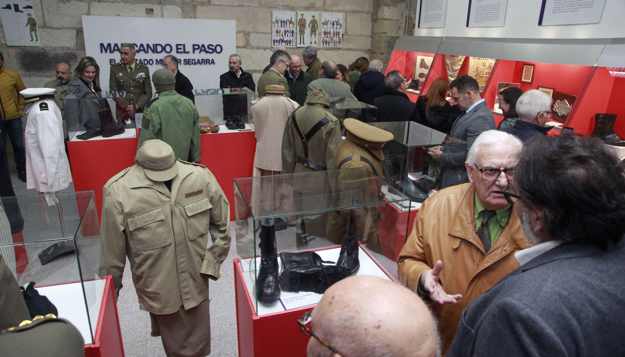 El museo militar exhibe la muestra “Marcando el paso. El calzado militar Segarra” (1)