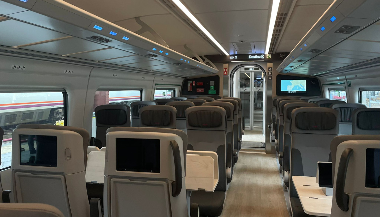 Interior del tren Avril