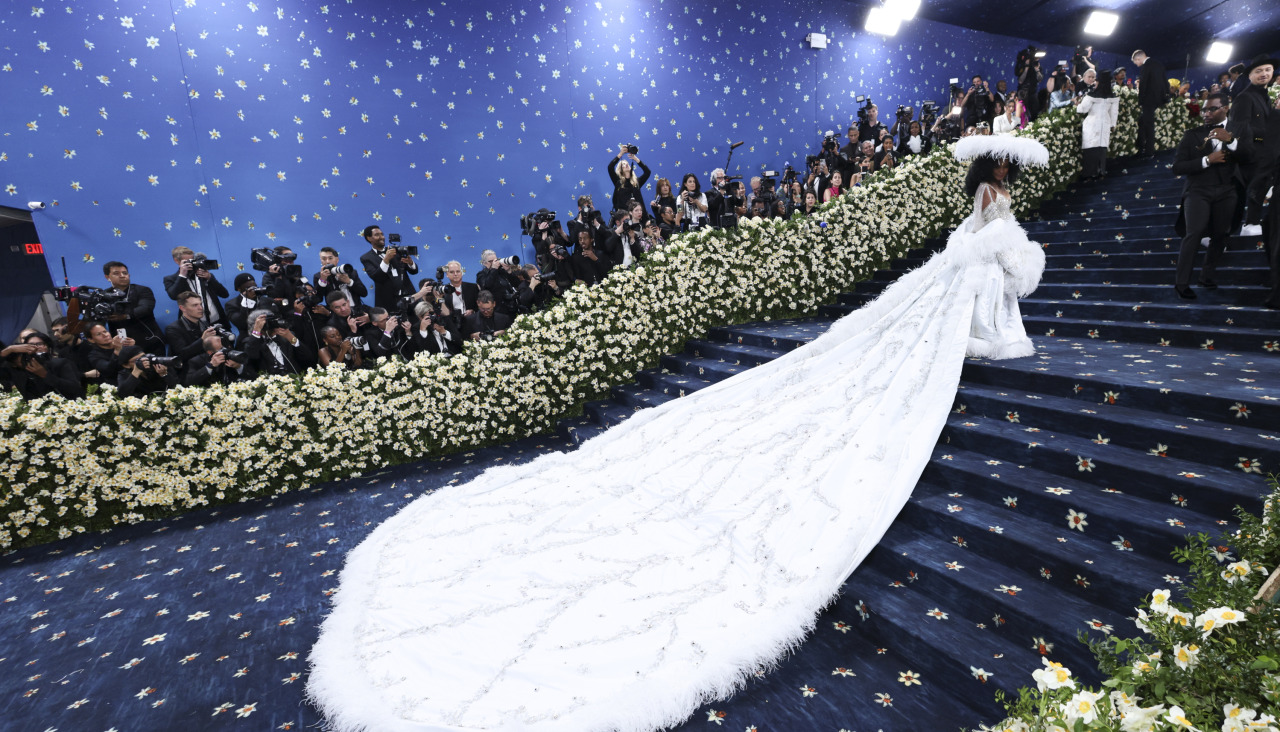 Diana Ross con un diseño propio en colaboración con el diseñador nigeriano Ugo Mozie. | EFE/EPA/JUSTIN LANE