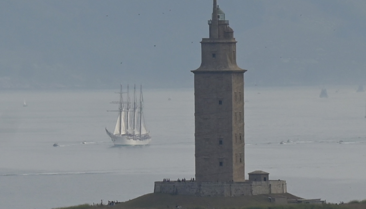 El buque Juan Sebastián Elcano pasa por A Coruña | Javier Alborés