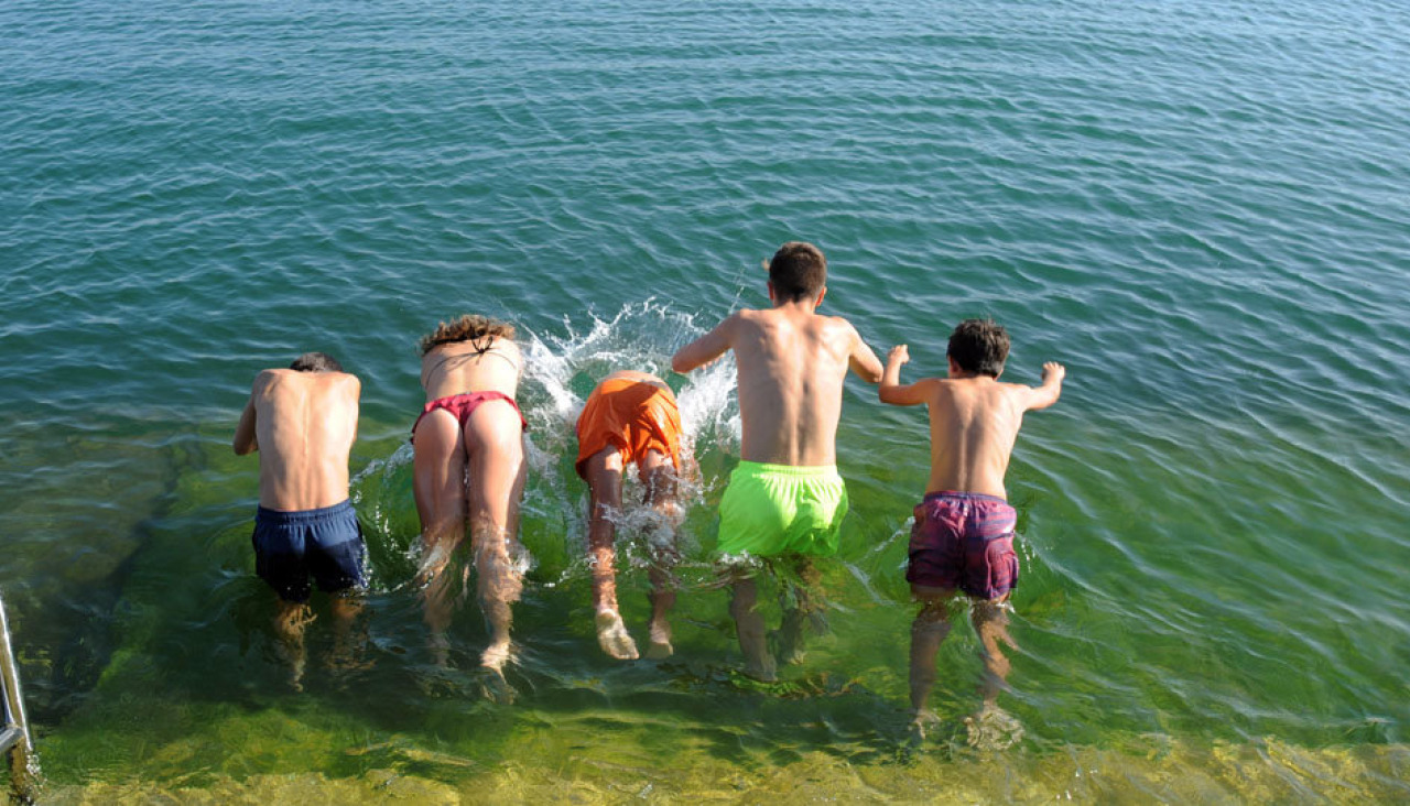 El baño en O Parrote permanecerá prohibido durante todo el verano por falta de socorristas