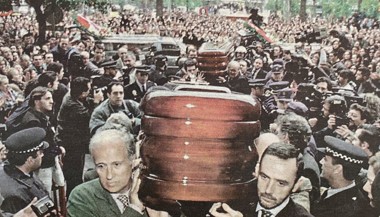 Entierro de Alberto Jimu00e9nez Becerril 1998