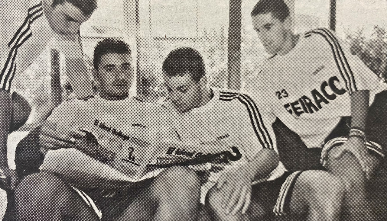 David, Viqueira y Padu00edn leen El Ideal Gallego en 1997