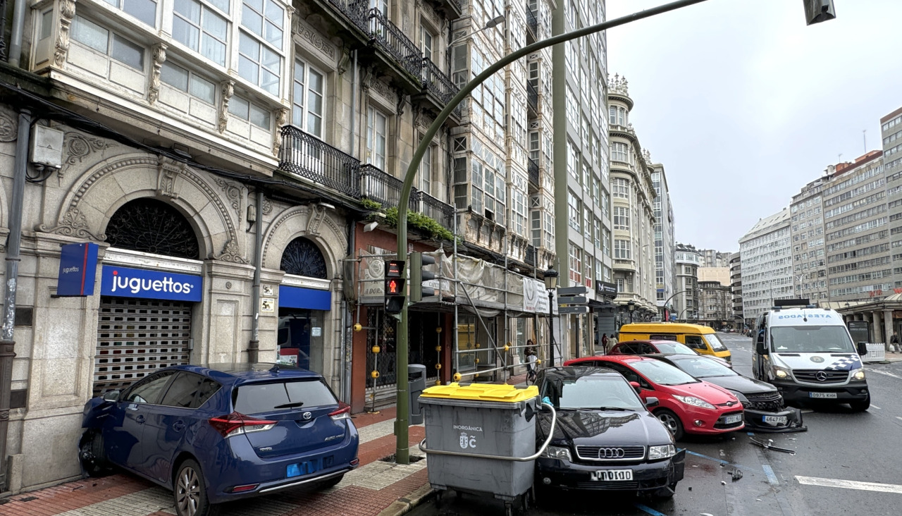 Coche empotrado contra el Juguettos de la plaza de Pontevedra @ Javier ALboru00e9s (4)