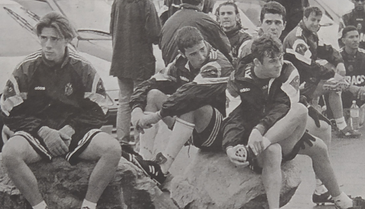 Los jugadores esperan a que chegue el chu00f3fer @Pedro Puig