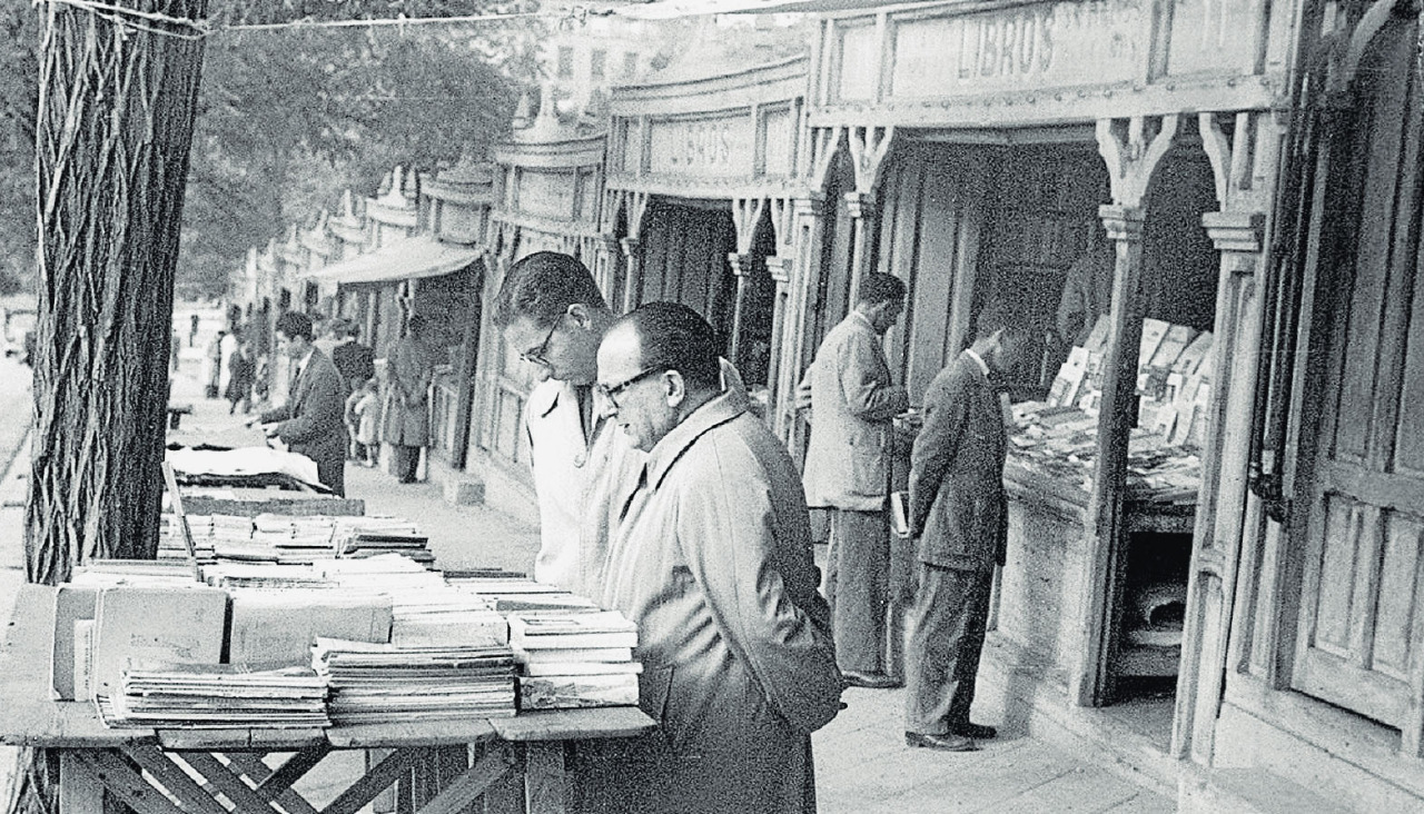 Casetas de libros de la Cuesta Moyano 1948