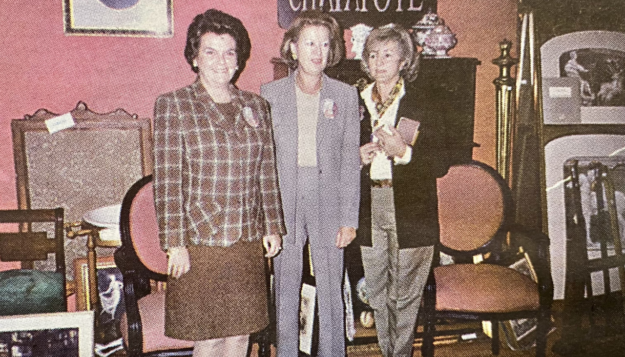 Asun de Orbe y Ozores de Sela Cremades, Pincho Menendez de Elaez y Maru00eda Amparo Fernandez de la Riva 1998