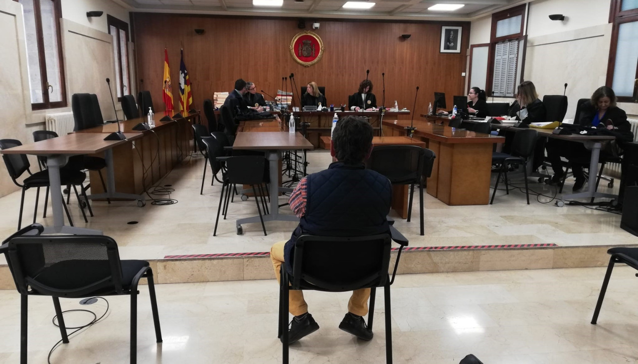 Absuelven a los padres acusados de vender a su hija de 12 años para ...