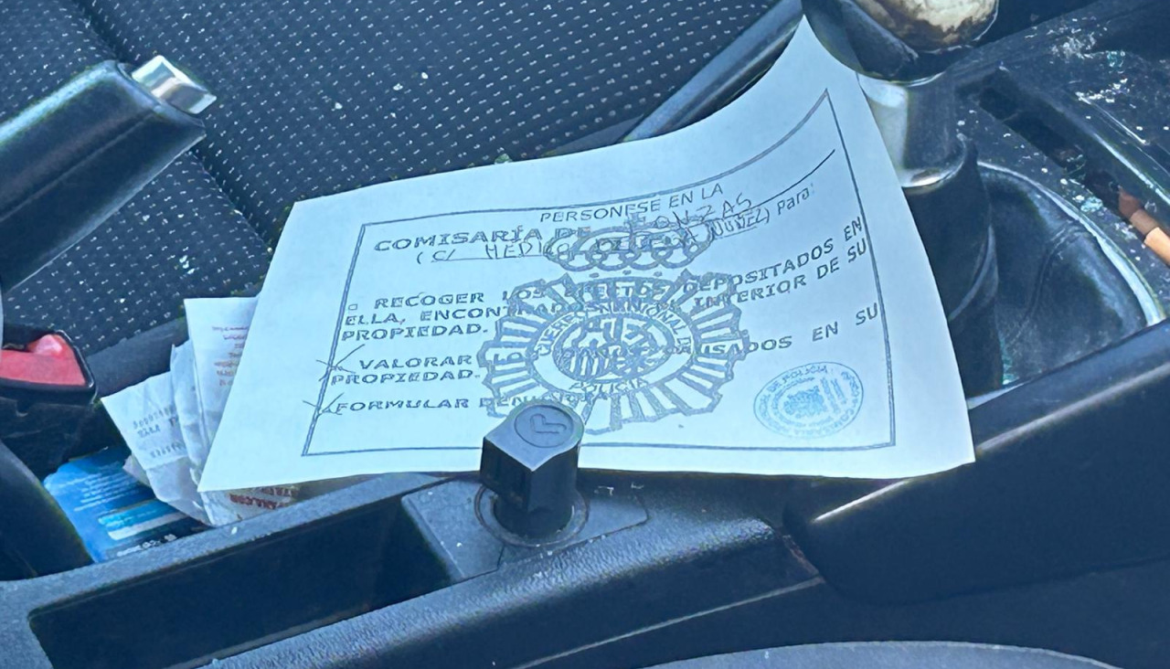 Coches con los cristales rotos en el Paseo Marítimo de A Coruña (3)