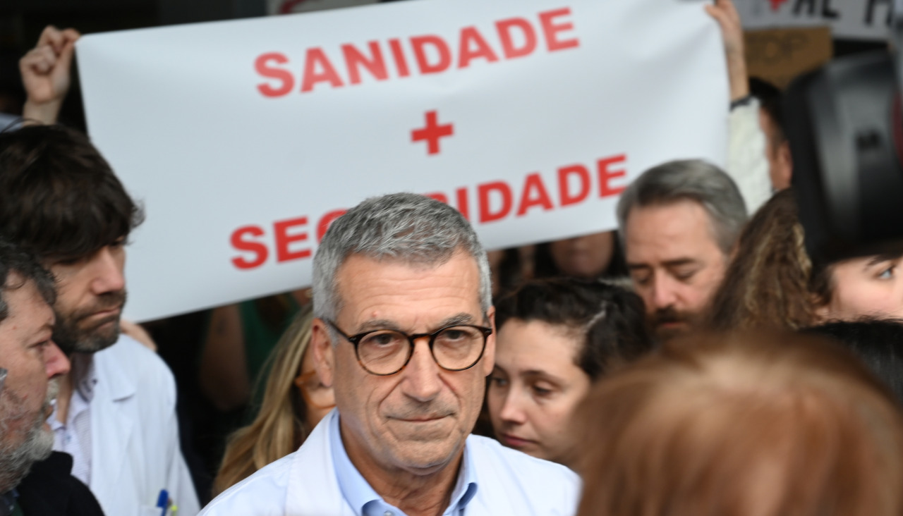 Concentración en el Chuac por el apuñalamiento de un enfermero y un vigilante de seguridad @ Pedro Puig (18)