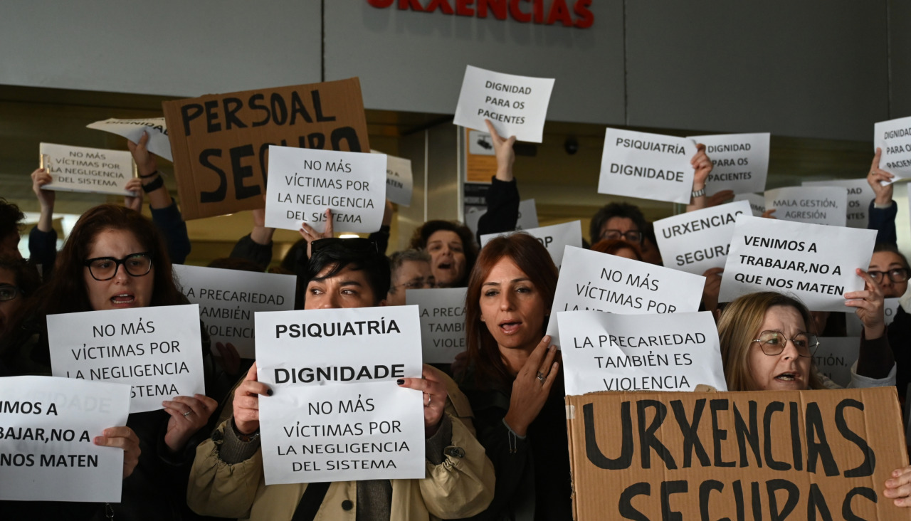 Concentración en el Chuac por el apuñalamiento de un enfermero y un vigilante de seguridad @ Pedro Puig (3)