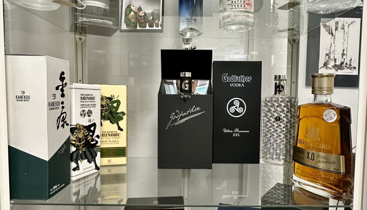 Algunos de los vodkas y brandis que ofrece Gastrolavka
