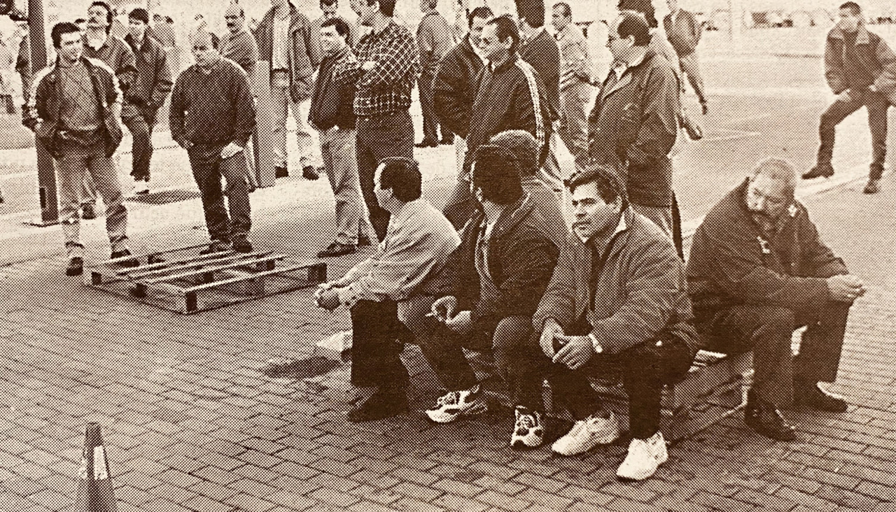 Exportadores y vendedores de pescado bloquean el acceso al puerto 1998