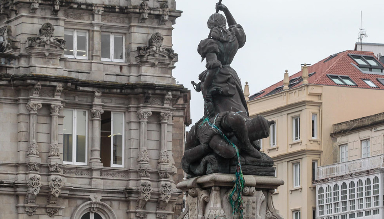 Las estatuas de María Pita