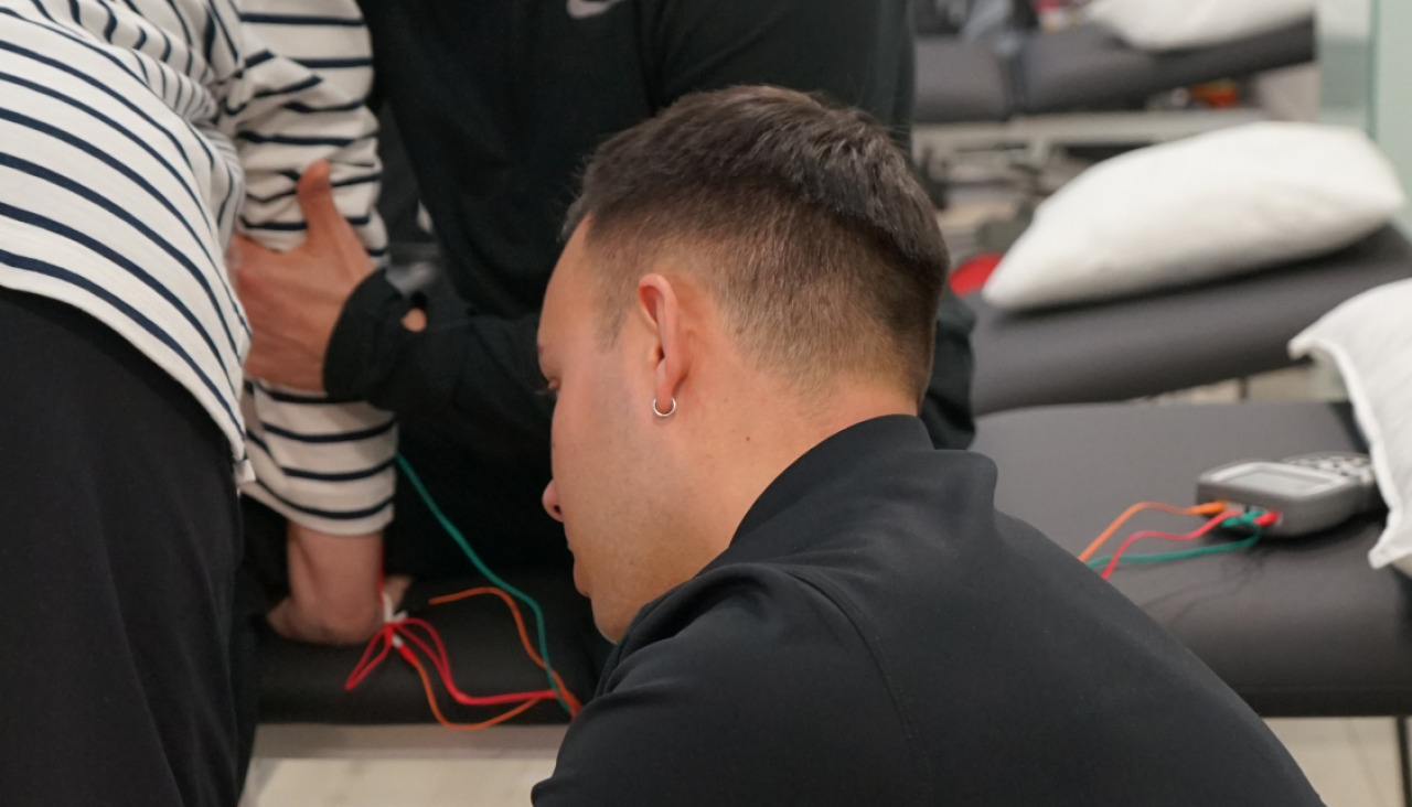 Sesiones de tratamiento intensivo, donde la tecnologiu0301a y la terapia se combinan para potenciar la recuperaciou0301n