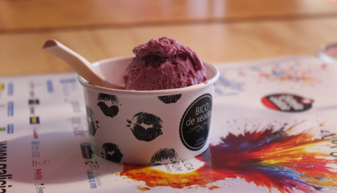 El helado de frutos rojos se maridou0301 con Menciu0301a de Ribeira Sacra