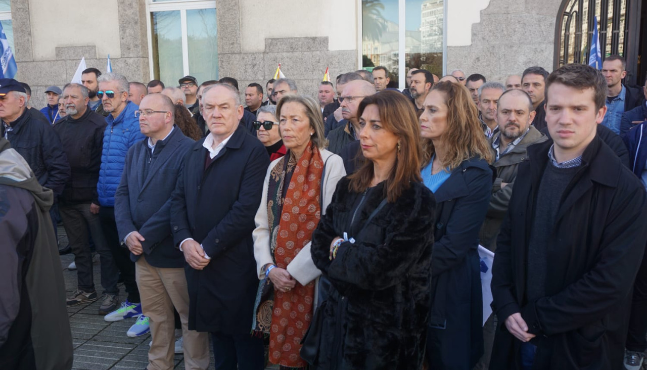 Policu00edas y guardias civiles piden ser profesiu00f3n de riesgo en una protesta en A Coruu00f1a