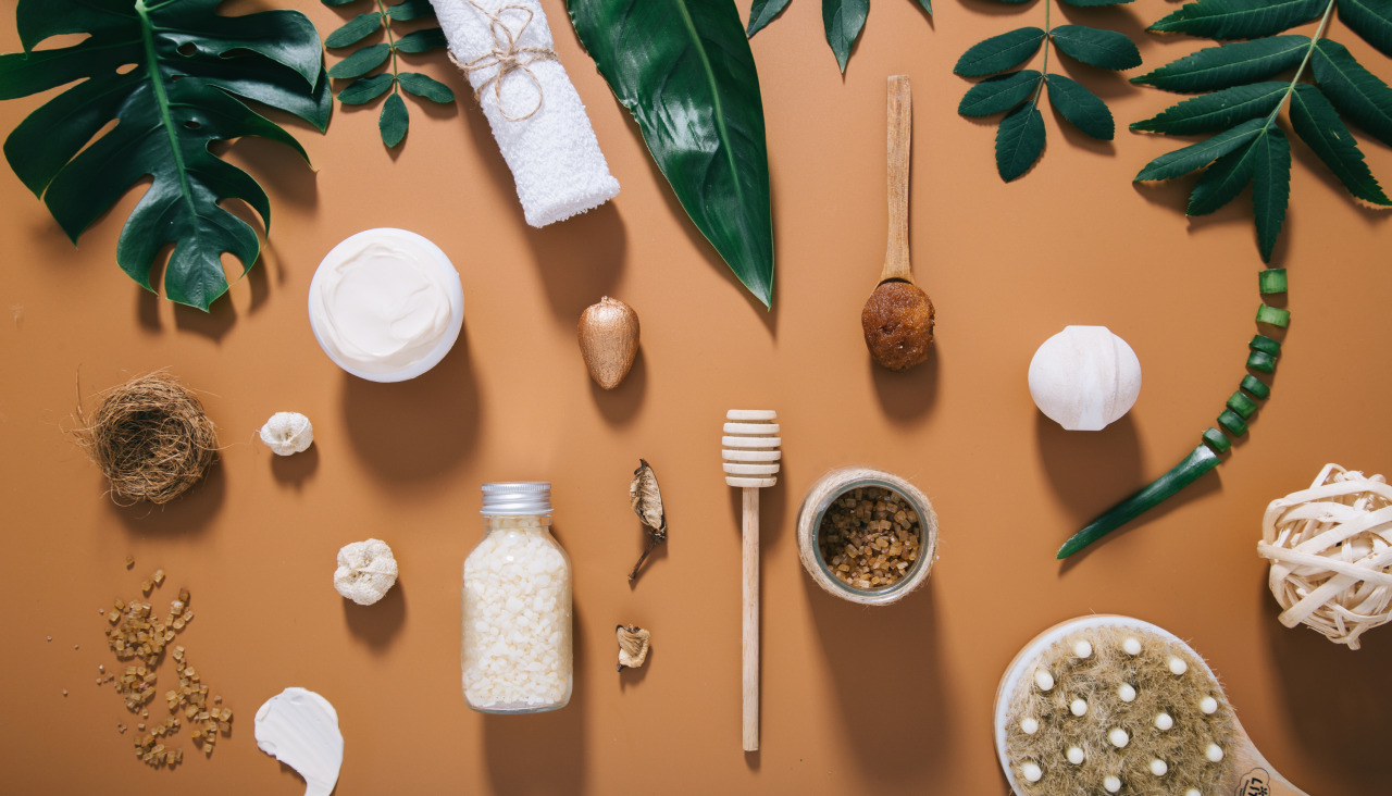 Hermosa composicion de spa en pared marron para usar en diseno