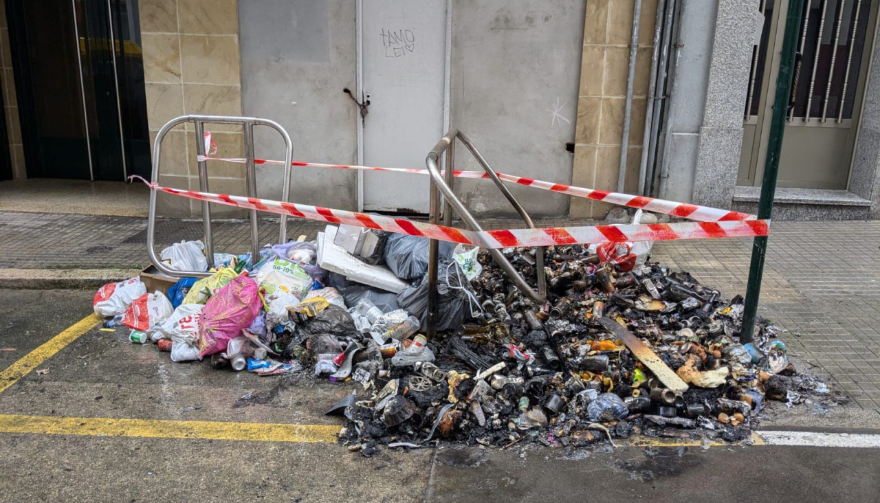 Contenedor incendiado en Doctor Ferrant