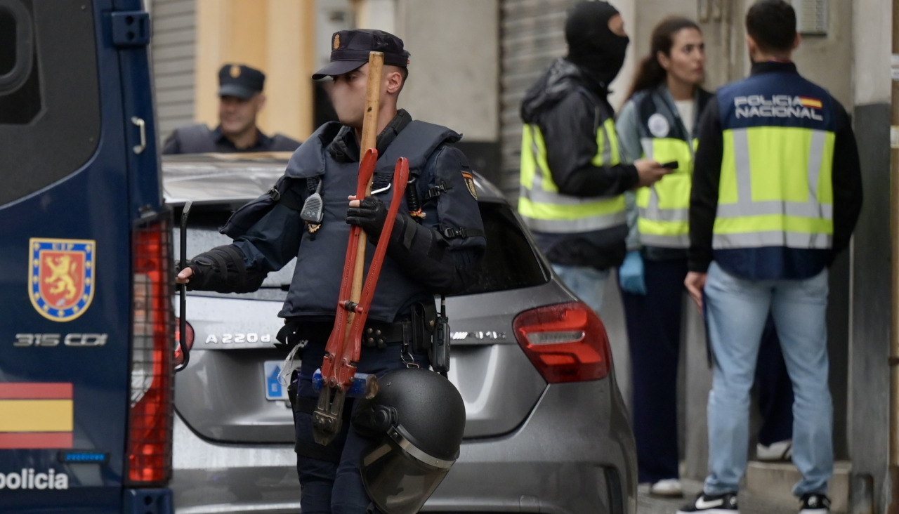 Desalojo en la calle San Isidoro de la Sagrada Familia de A Coruña @ Javier Alborés (2)