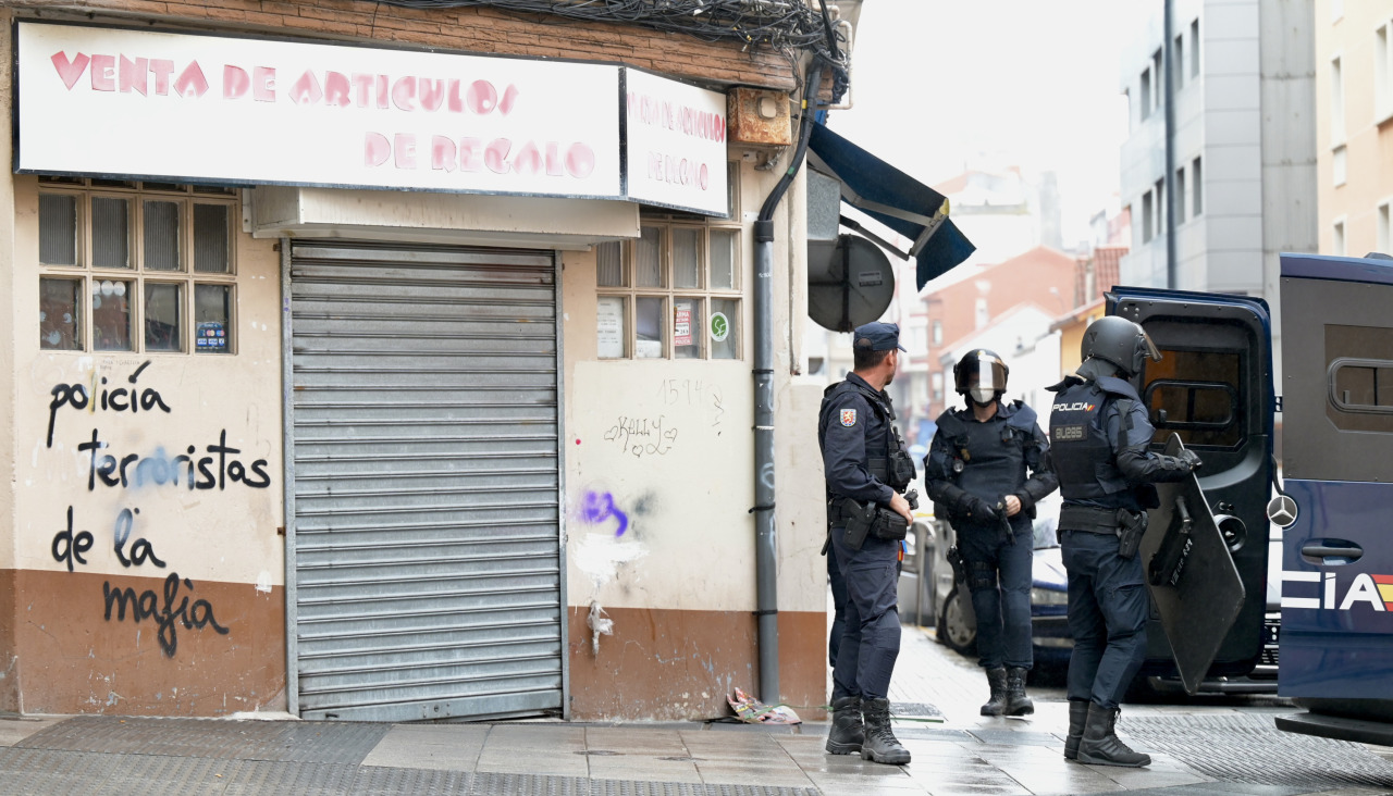 Desalojo en la calle San Isidoro de la Sagrada Familia de A Coruña @ Javier Alborés