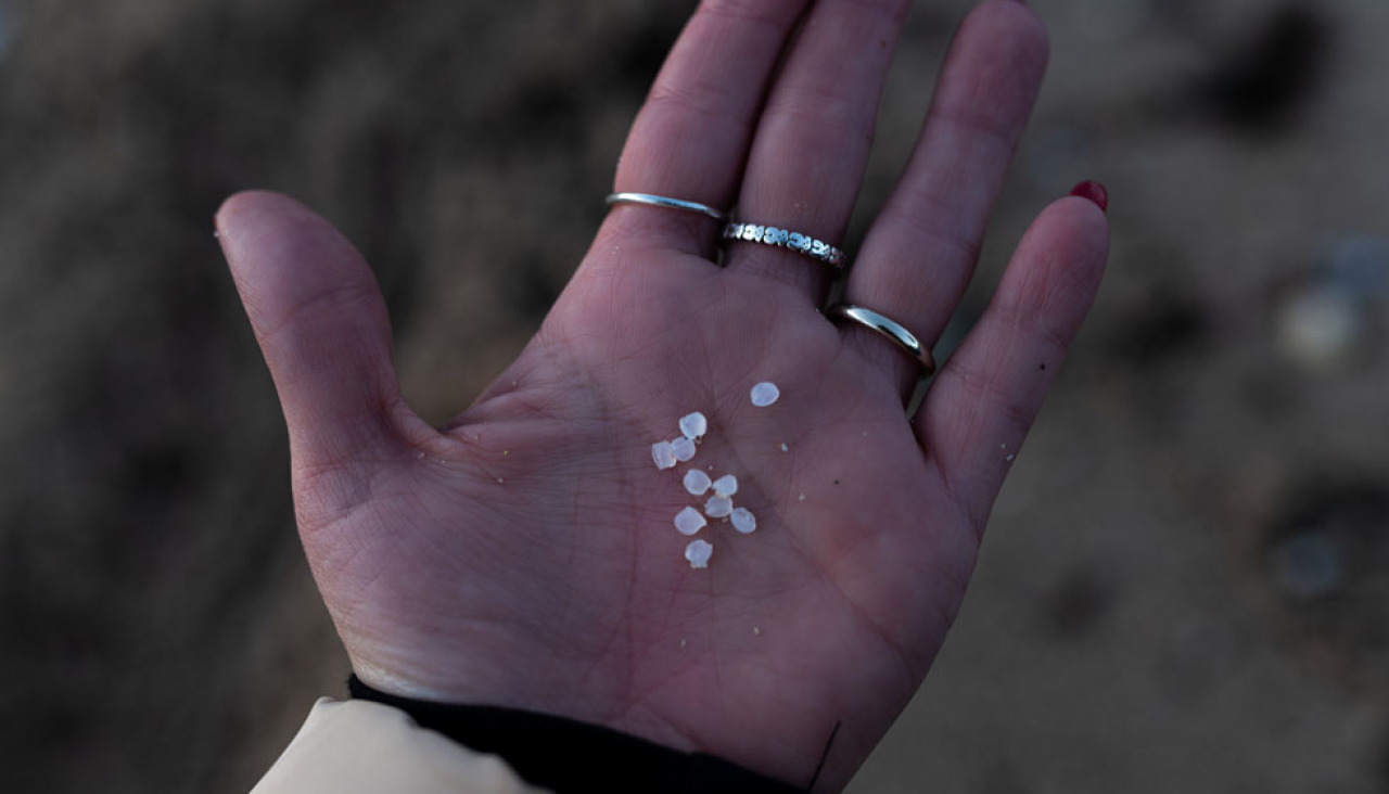 Aparecen grandes cantidades de pellets en las costas gallegas