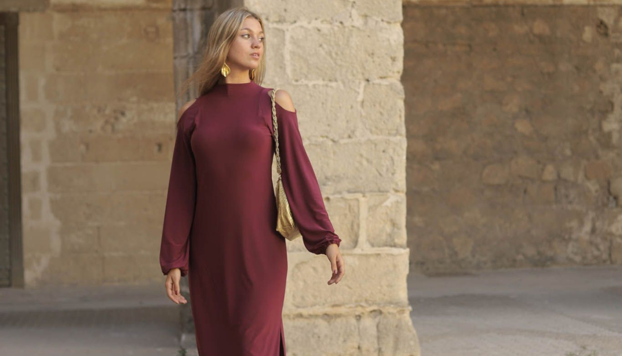 Vestido en color burdeos