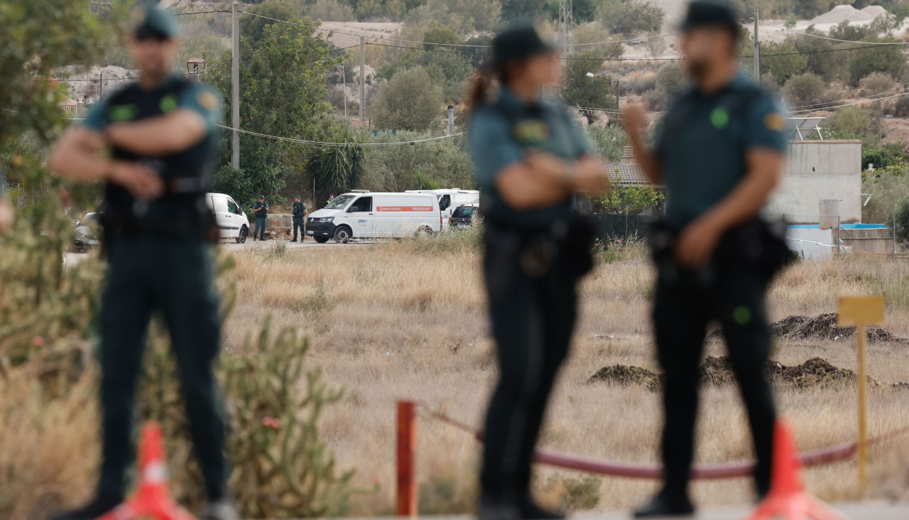 Un hombre mata a su mujer y al hijo de ella en Valencia y después se ...
