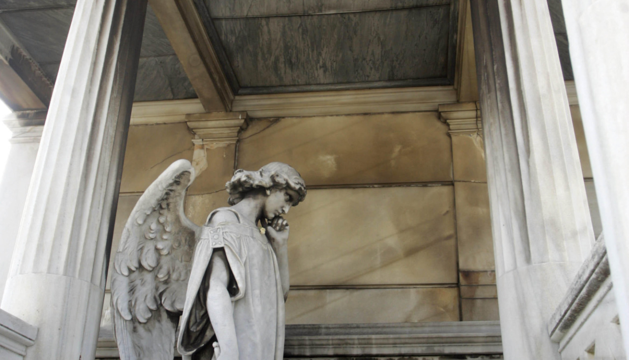 Estatua del cementerio de San Amaro @ Patricia G. Fraga