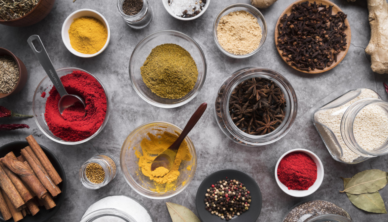 Vista superior cuencos con especias