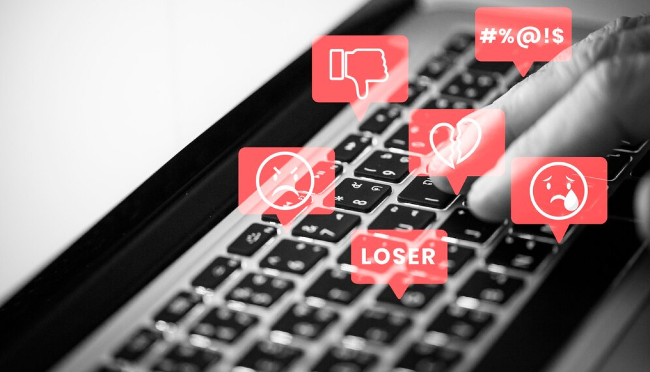 Troll redes sociales que acosa personas redes sociales 53876 98441 2