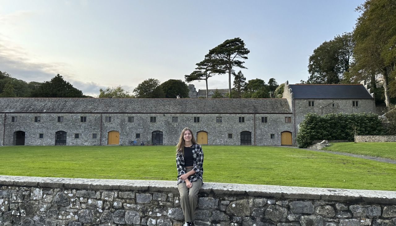 La infanta Sofu00eda ya se encuentra en Gales (Reino Unido) donde ha dado un paseo por la localidad en la que se encuentra el UWC At