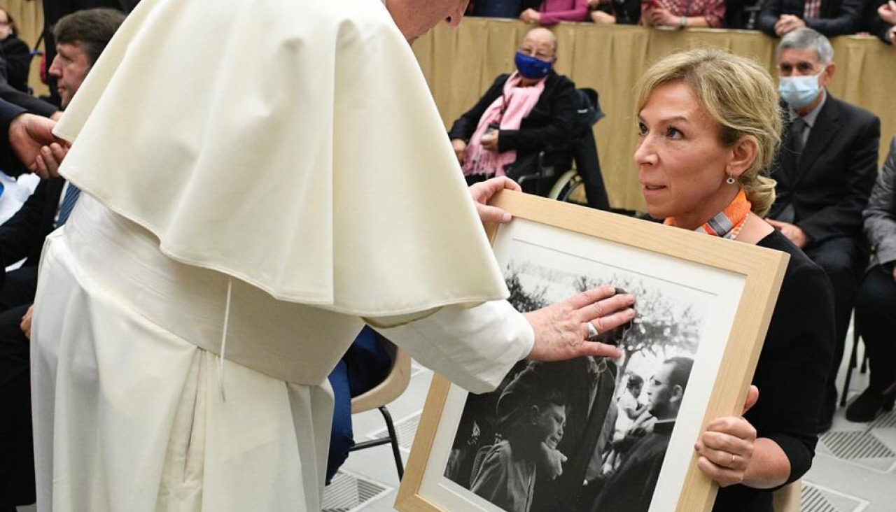 El papa, junto a Patricia Ferrol (2)