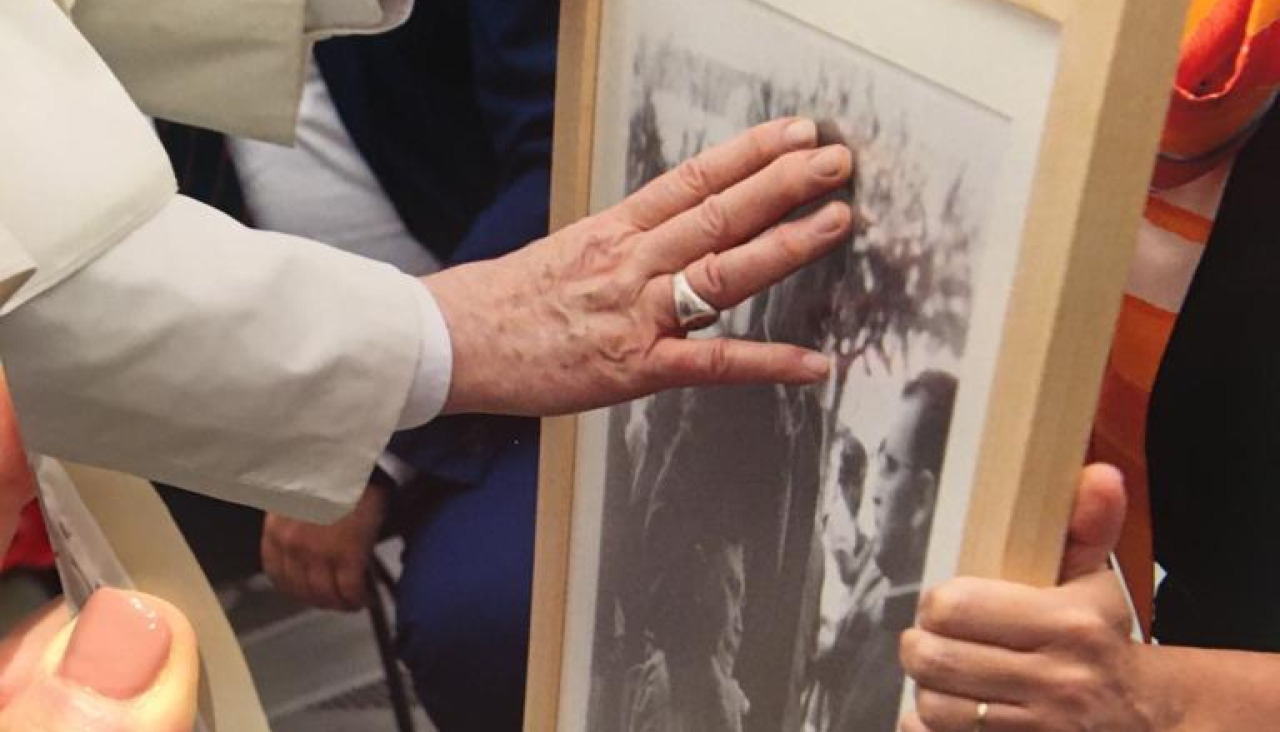 El papa, junto a Patricia Ferrol (1)