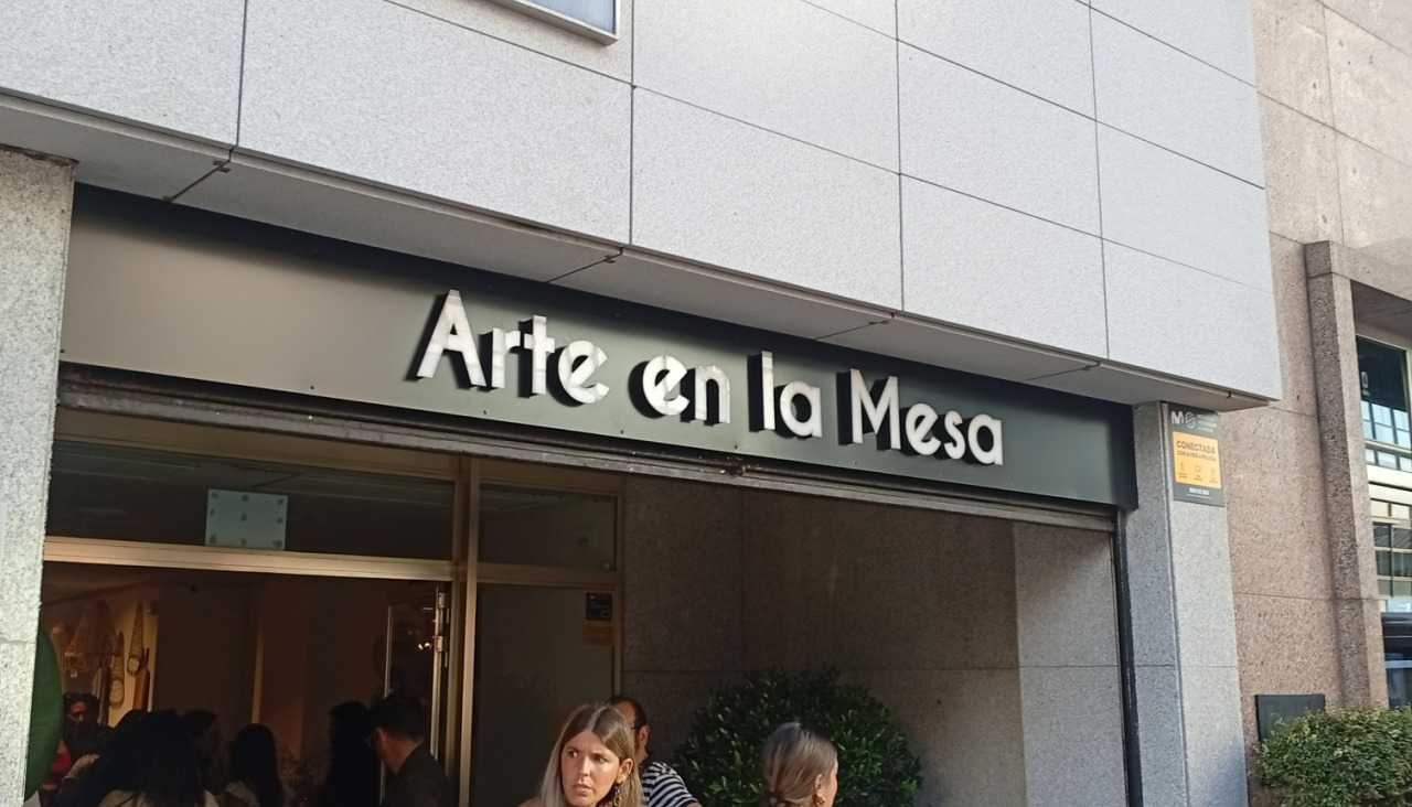 Inauguraciu00f3n de la tienda de A Coruu00f1a Arte en la Mesa (1)