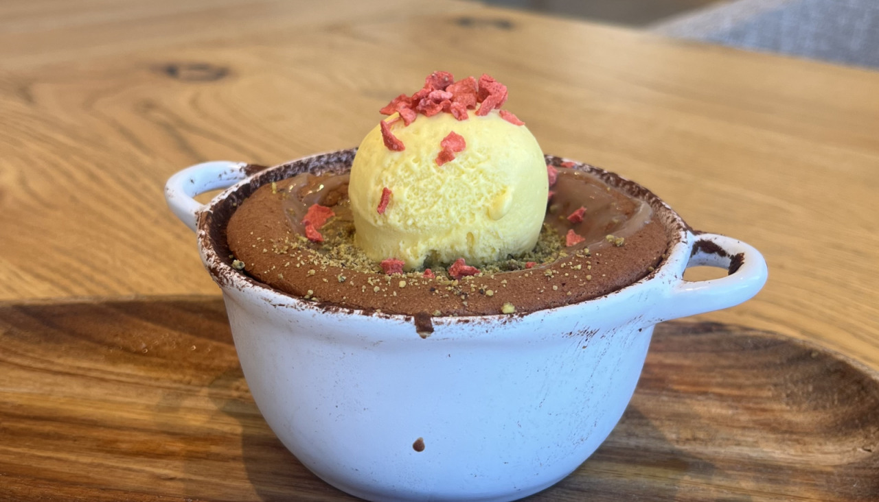 Souffleu0301 de chocolate con un toque de pistacho