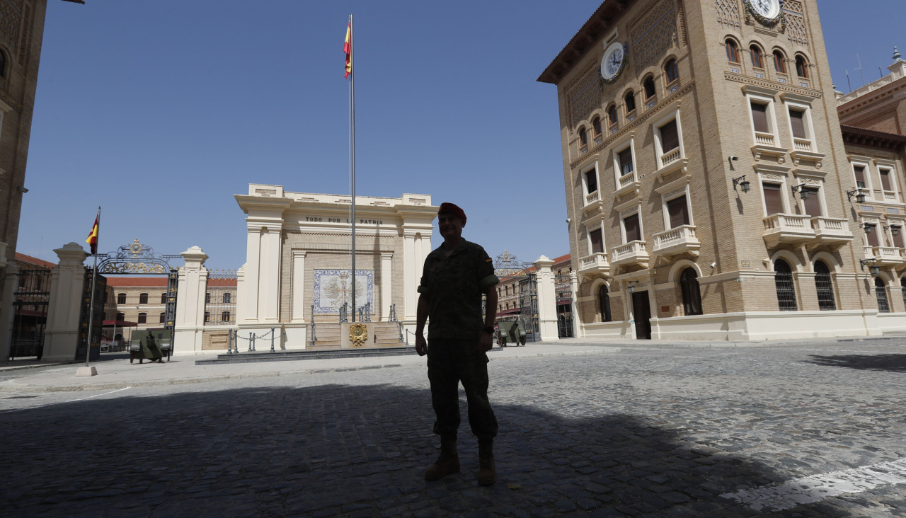 Entrada de la Academia Militar General de Zaragoza @JAVIER BELVER (EFE)