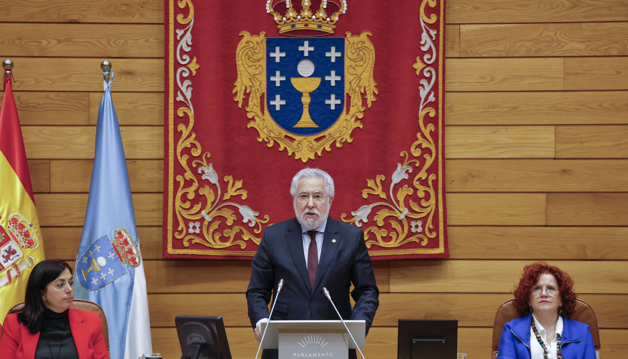 SANTIAGO DE COMPOSTELA, 16/04/2024.- El presidente del Parlamento, Miguel Santalices, durante su intervención en la apertura de la Sesión plenaria de apertura de la XII legislatura, hoy en Santiago de Compostela. EFE/Lavandeira jr